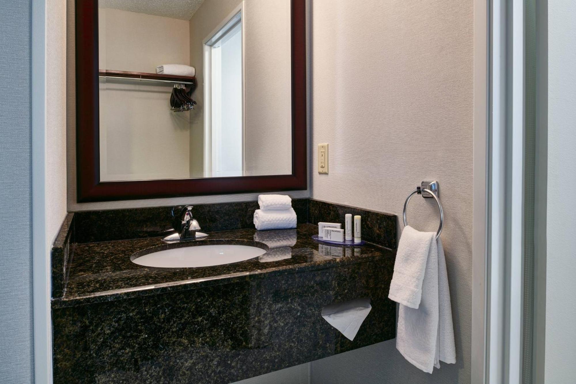Fairfield Inn & Suites Detroit Livonia Εξωτερικό φωτογραφία